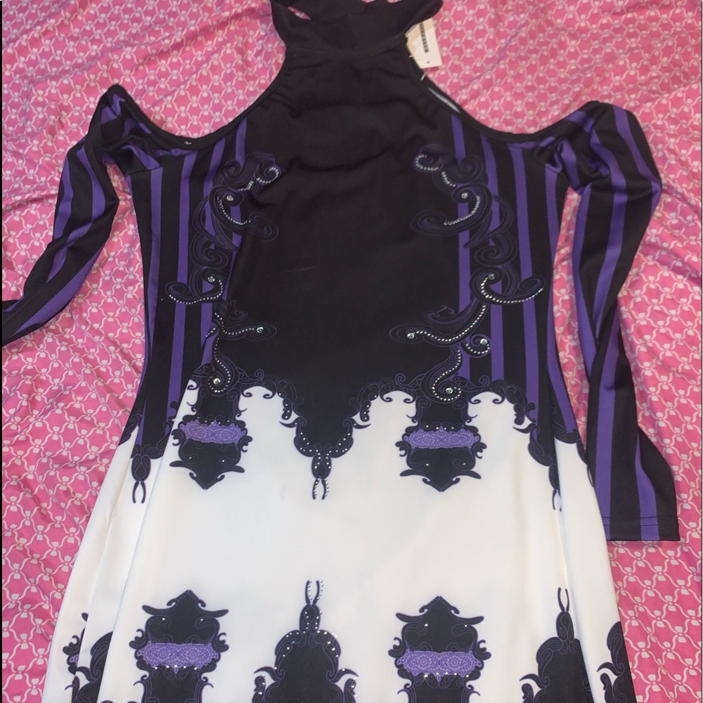 Unique multi pattern dress with connected choker